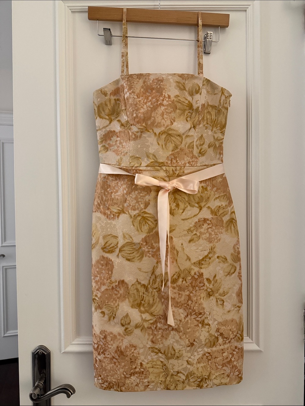 Ann Taylor Strapless Floral Jacquard Sheath in Blush and Gold